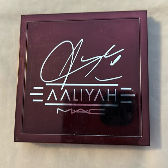 Aaliyah x MAC Age Ain’t Nothing EyeShadow - Picture 1 of 3